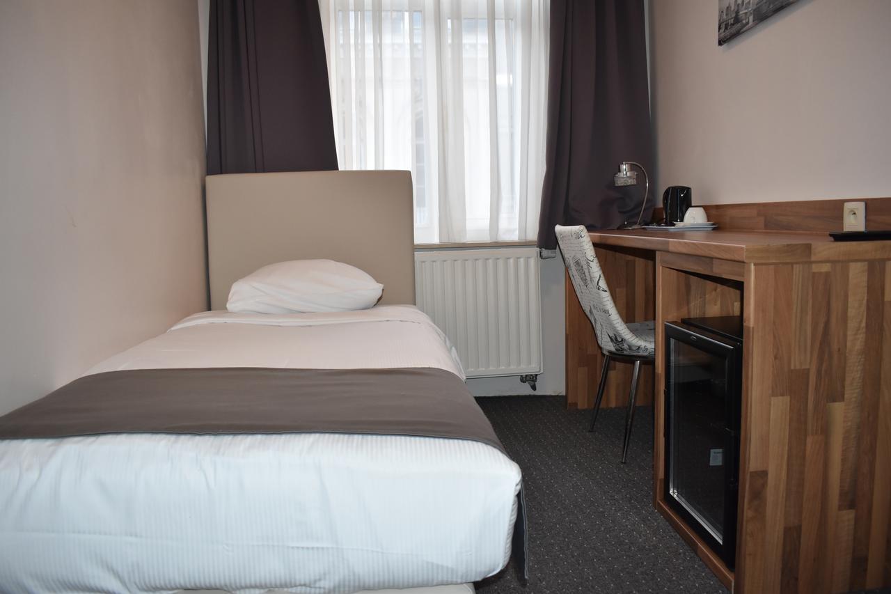 Hotel Meribel Saint-Josse-ten-Noode Екстериор снимка