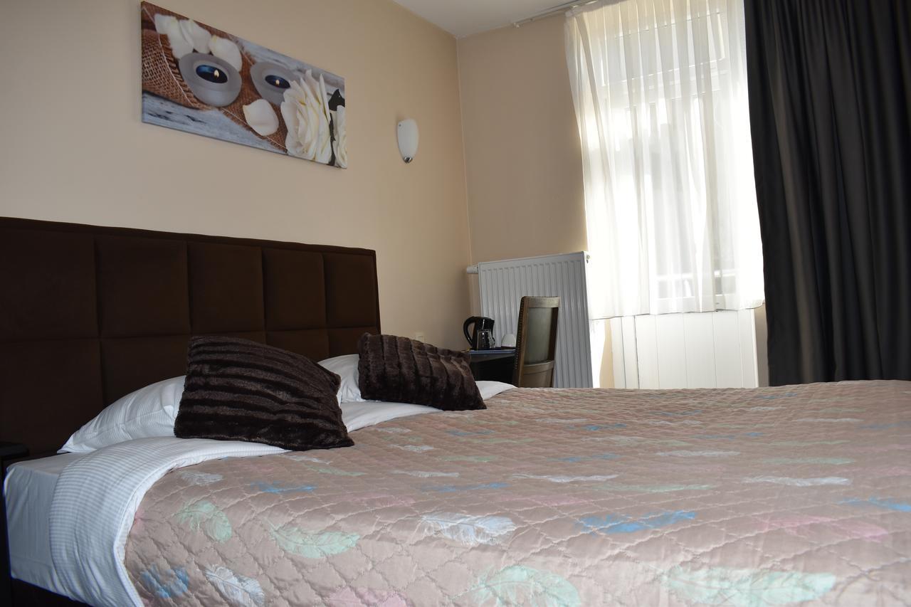 Hotel Meribel Saint-Josse-ten-Noode Екстериор снимка