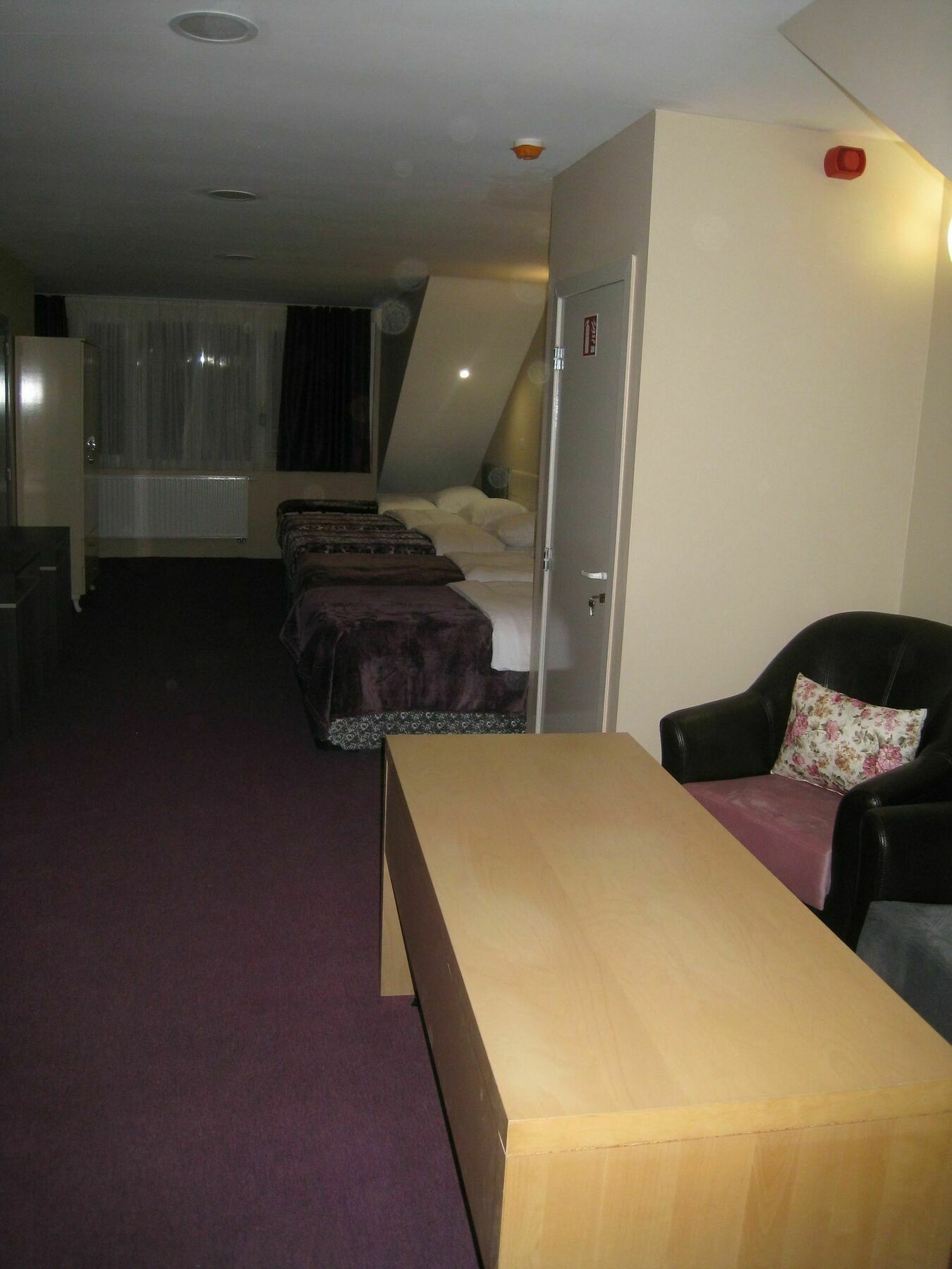 Hotel Meribel Saint-Josse-ten-Noode Екстериор снимка