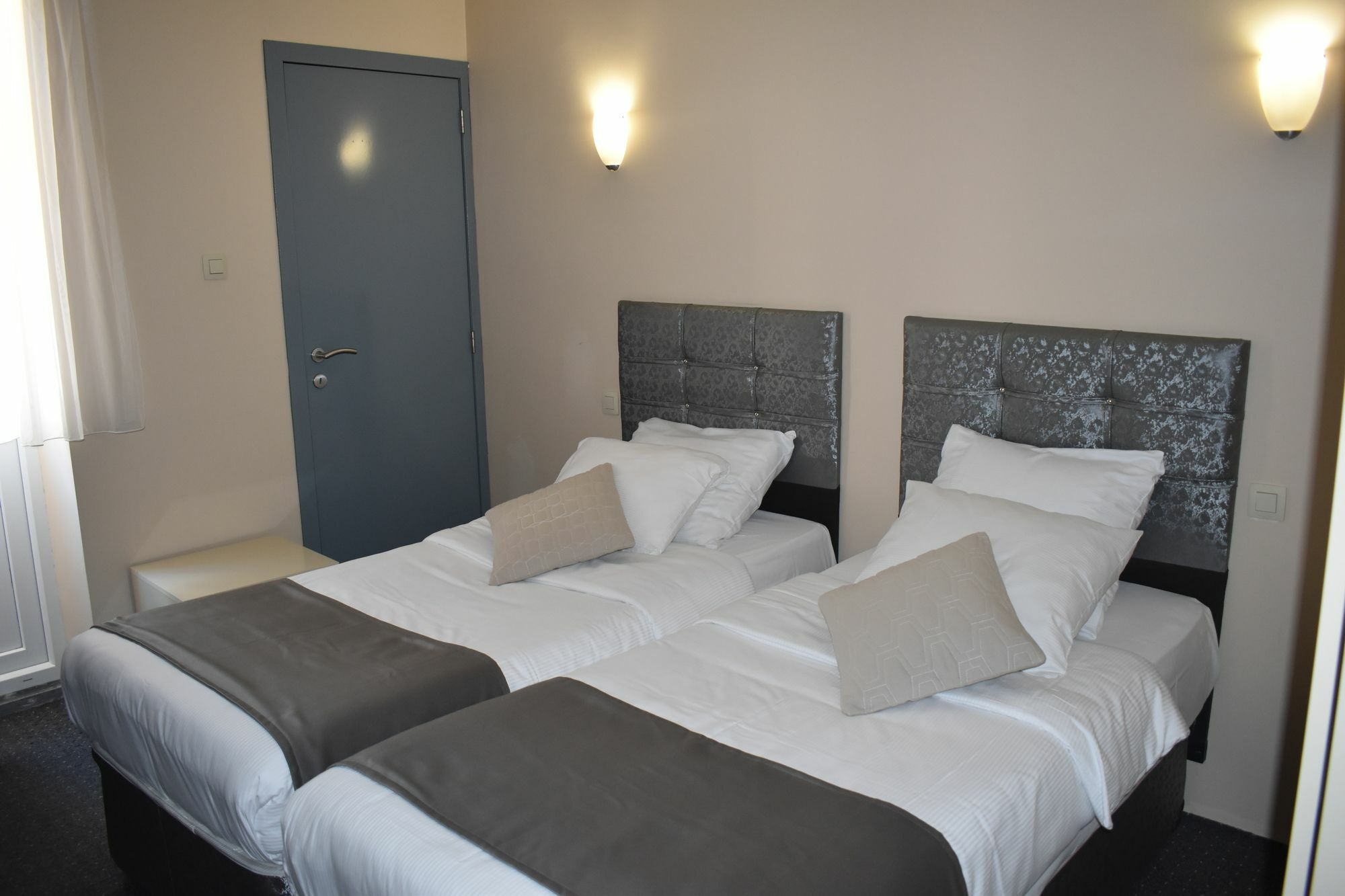 Hotel Meribel Saint-Josse-ten-Noode Екстериор снимка