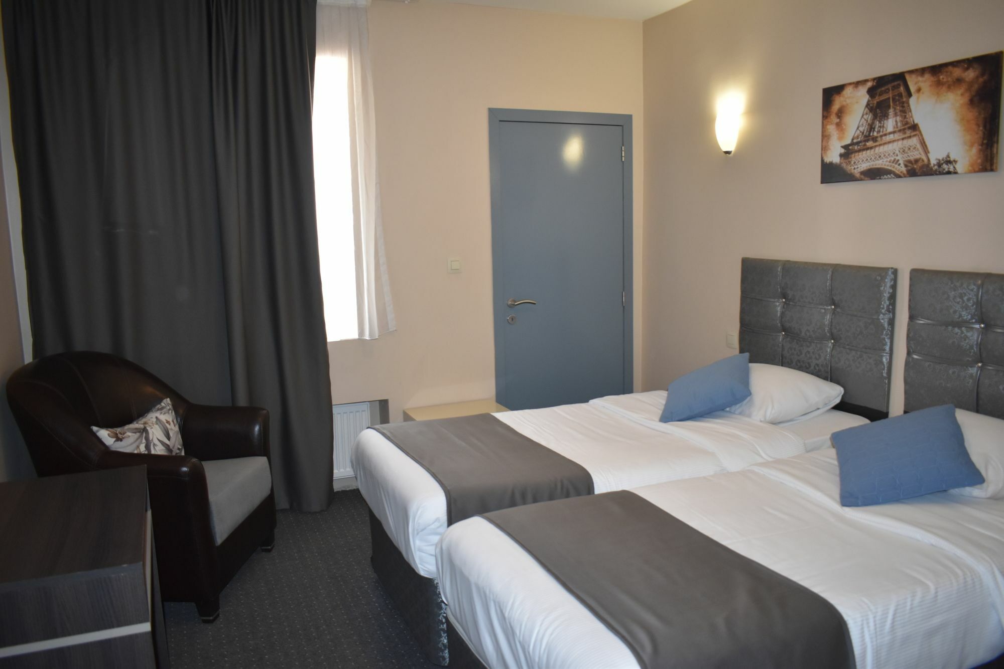Hotel Meribel Saint-Josse-ten-Noode Екстериор снимка