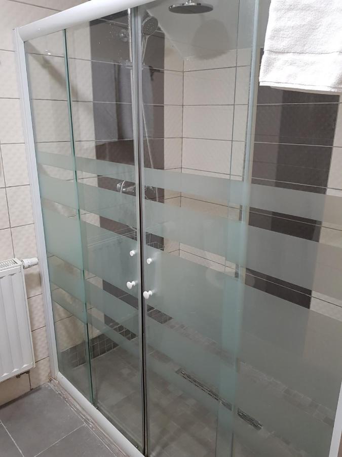 Hotel Meribel Saint-Josse-ten-Noode Екстериор снимка